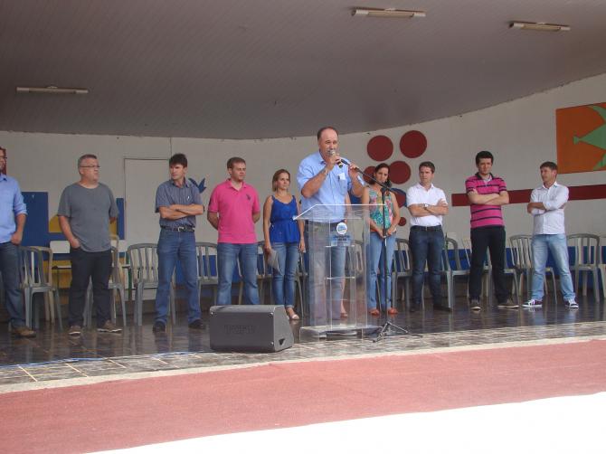 Vereadores participam de entrega de nova remessa de equipamentos que irá beneficiar 26 comunidades do interior